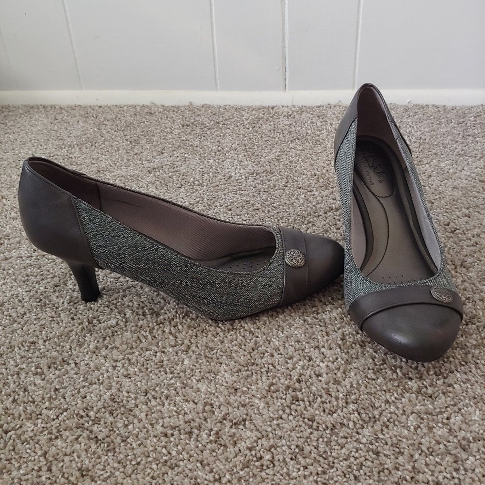 Adorable tweed pumps size 9.5